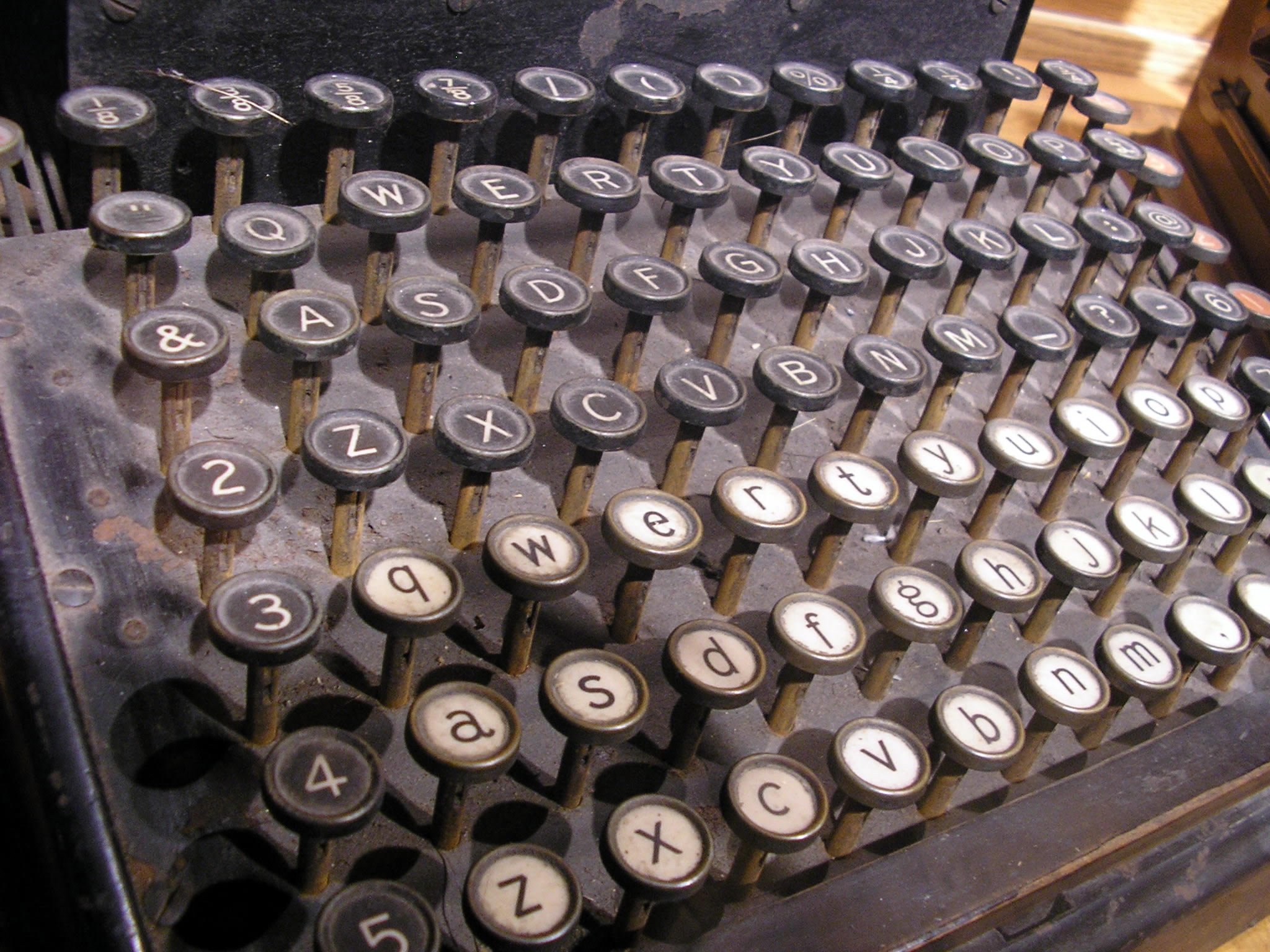 olde_typewriter1.jpg